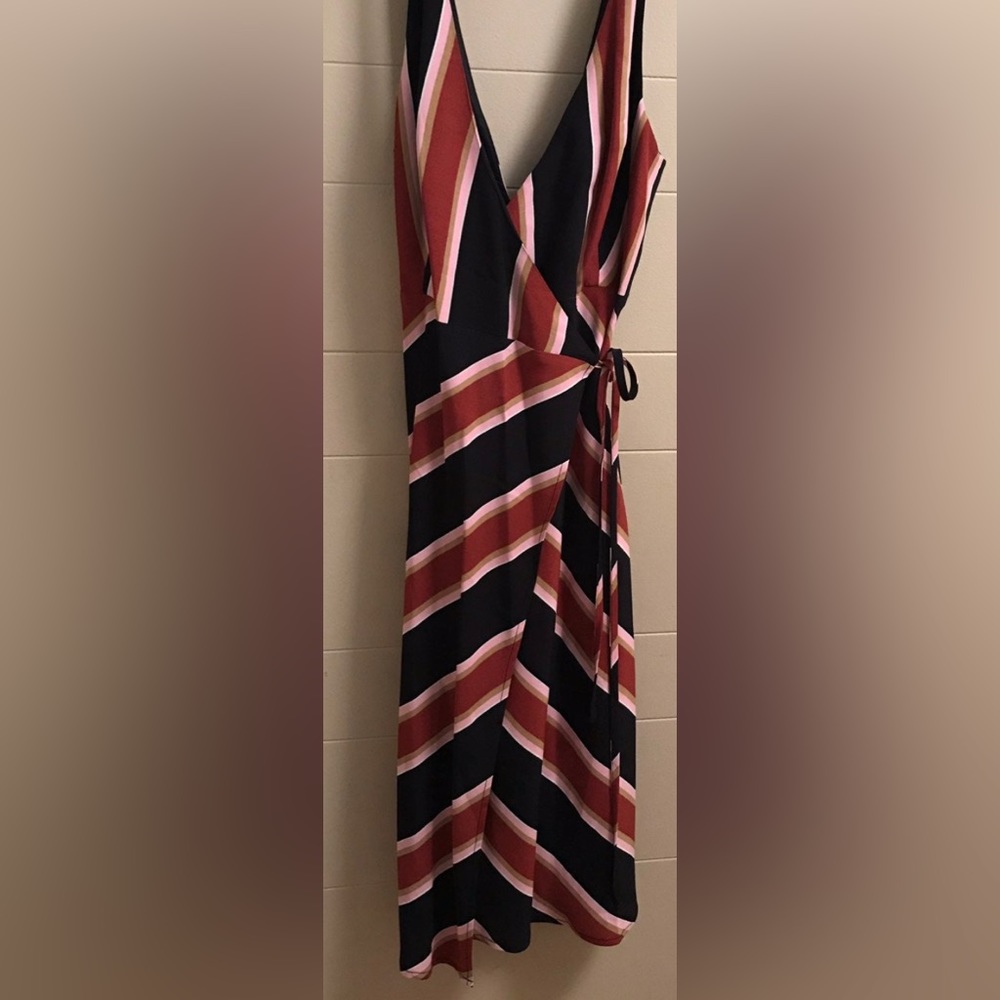 NWT Spring Sale Top Shop Wrap Dress beautiful fix and looks amazing on.